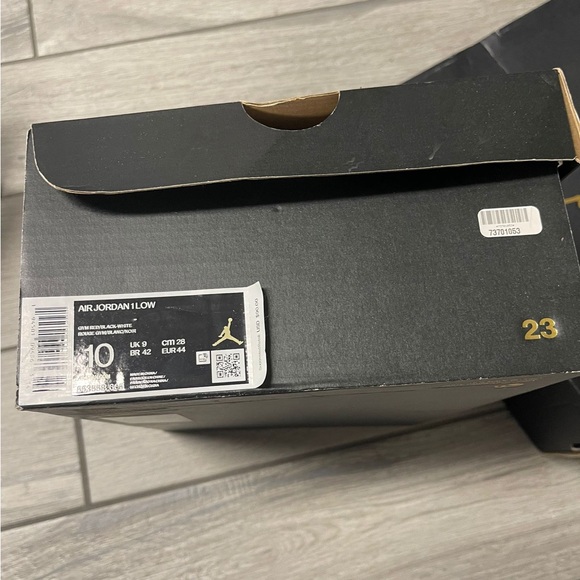 AIR JORDAN 1LOW - Picture 4 of 4